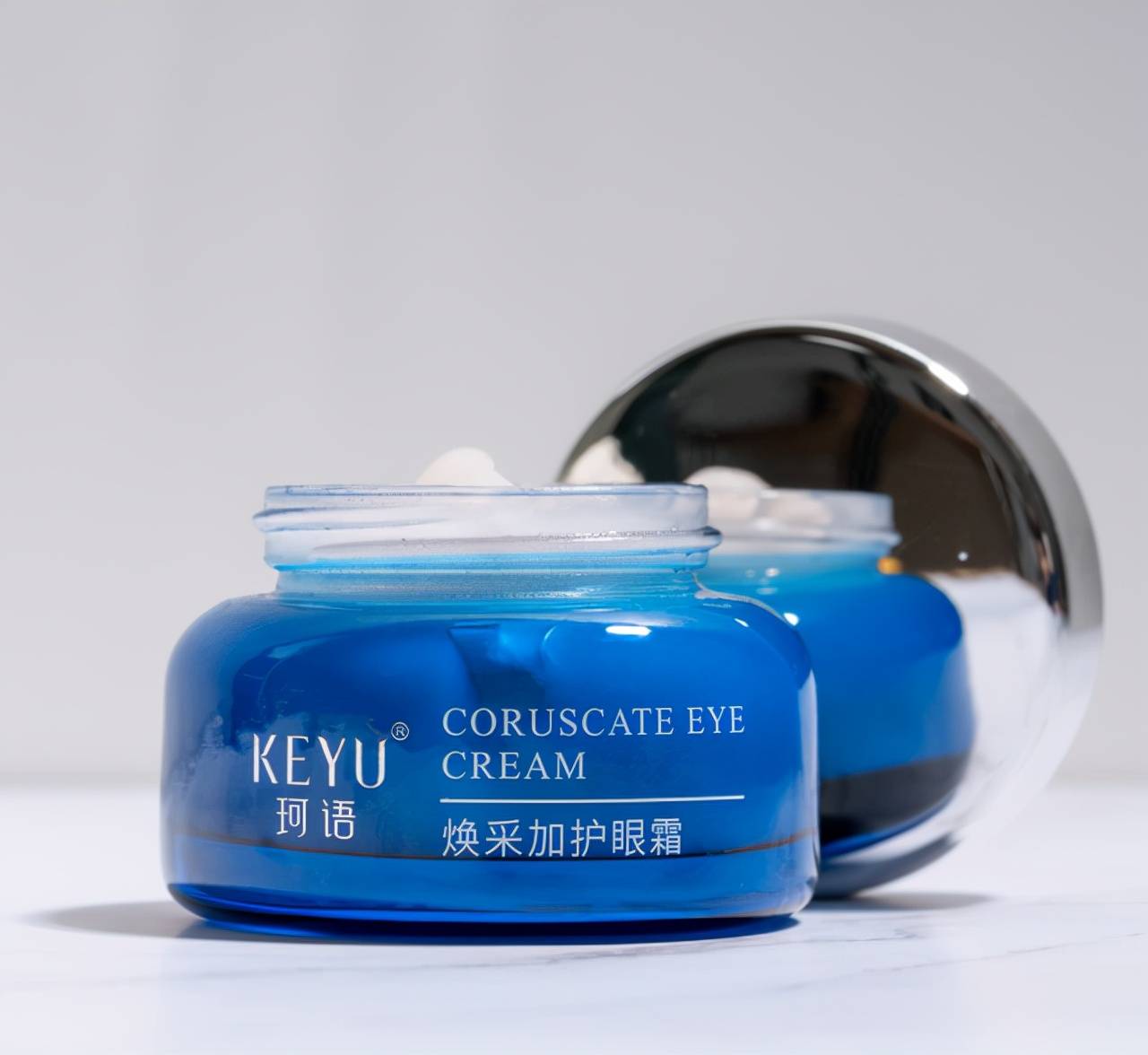 化的同时抵御环境辐射对眼周肌肤的伤害OG真人平台最有效的眼霜推荐：抗氧(图3)